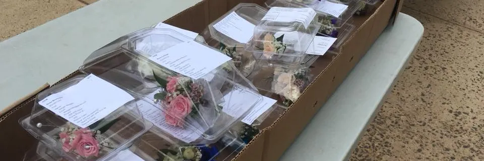 Buy Your Prom Flowers Online! banner
